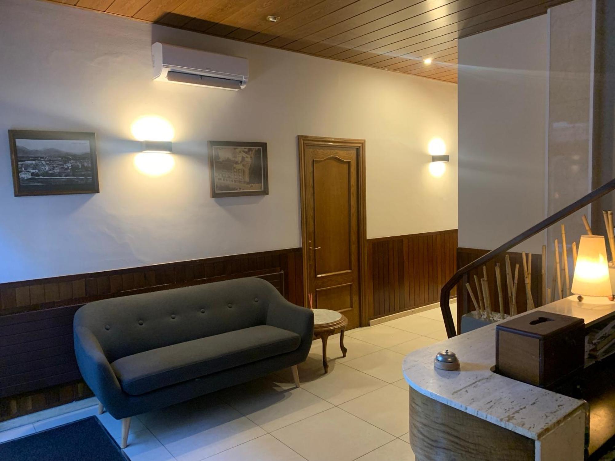 Hostal Tarres Anglés Exterior photo