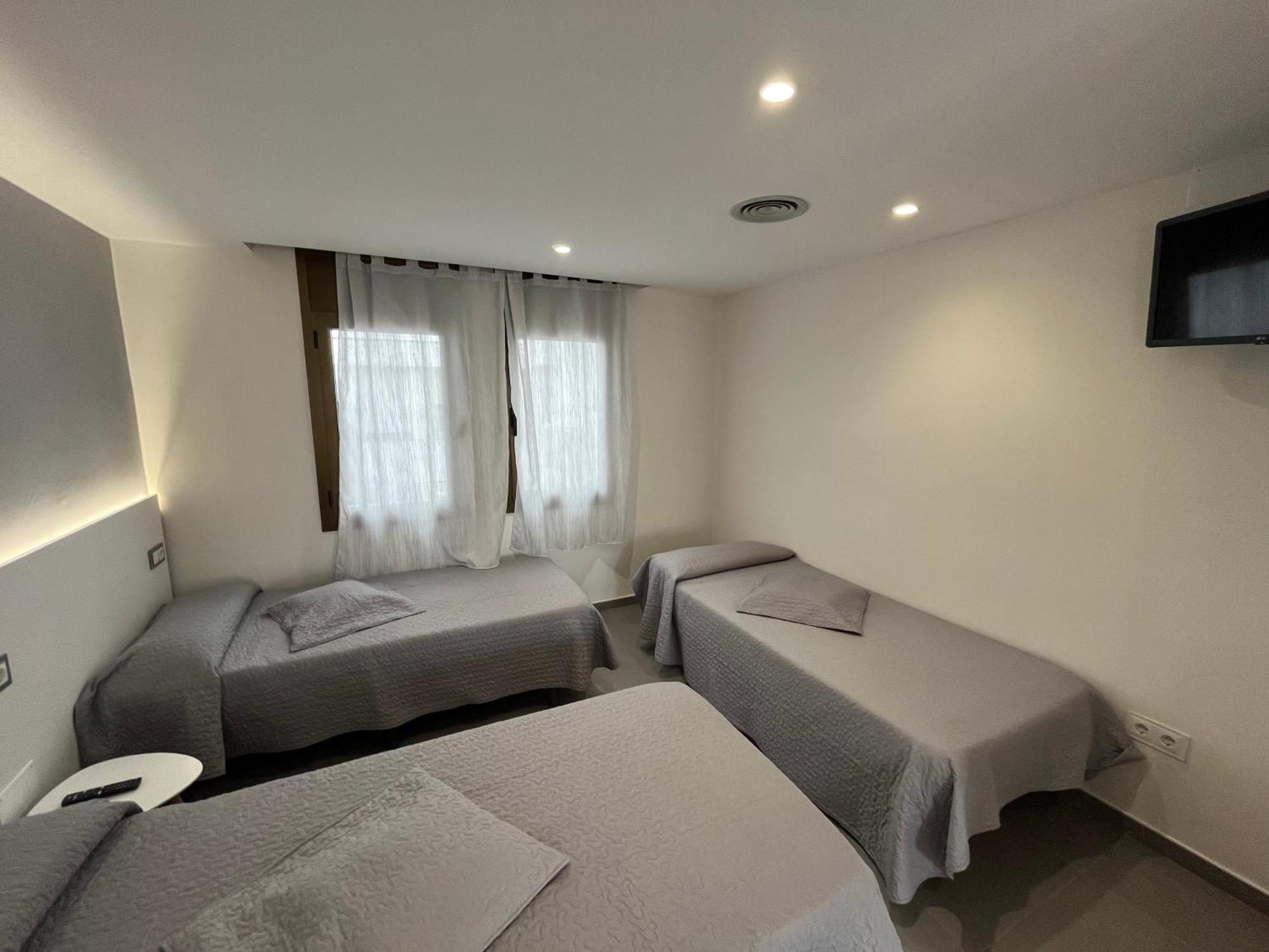 Hostal Tarres Anglés Room photo