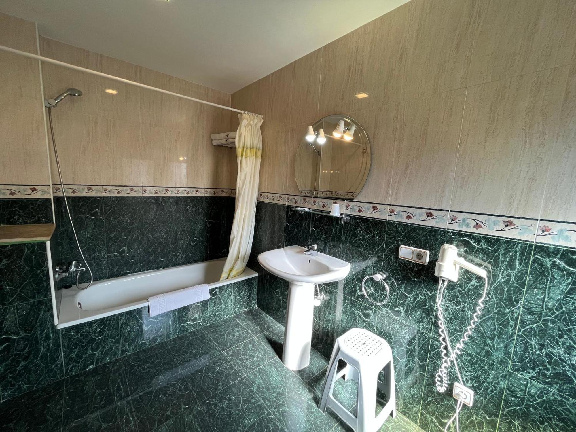 Hostal Tarres Anglés Room photo
