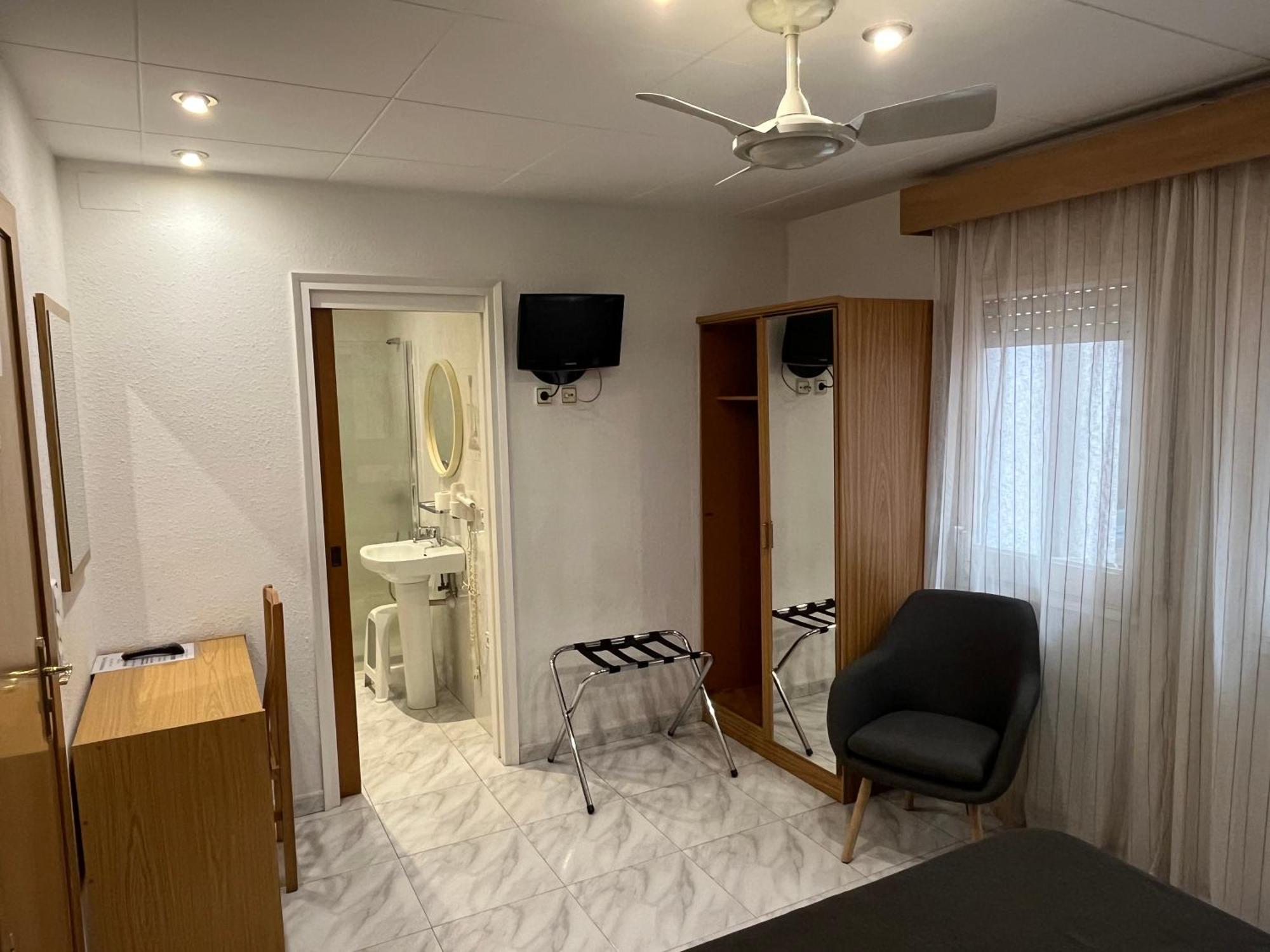Hostal Tarres Anglés Room photo