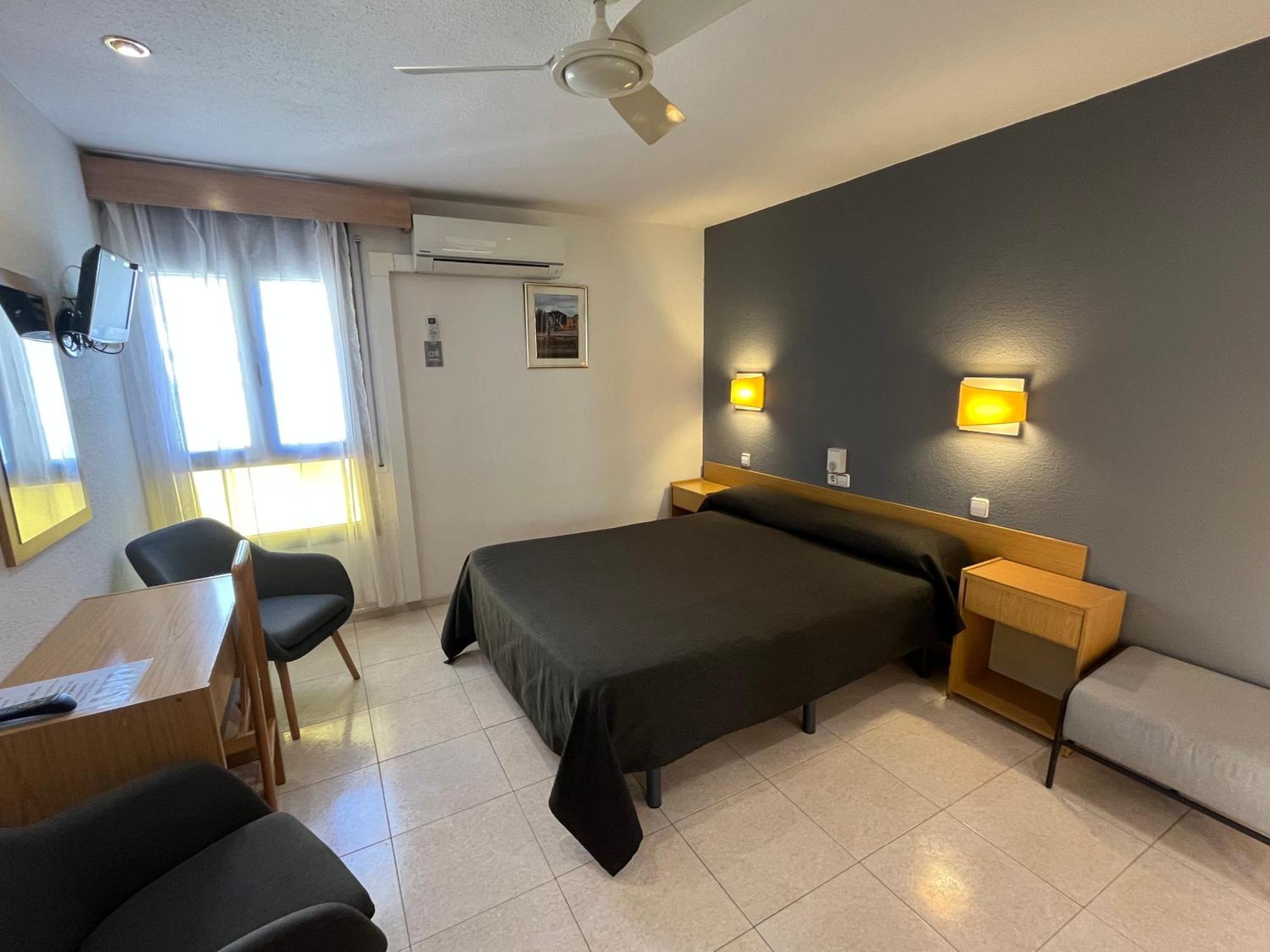Hostal Tarres Anglés Room photo