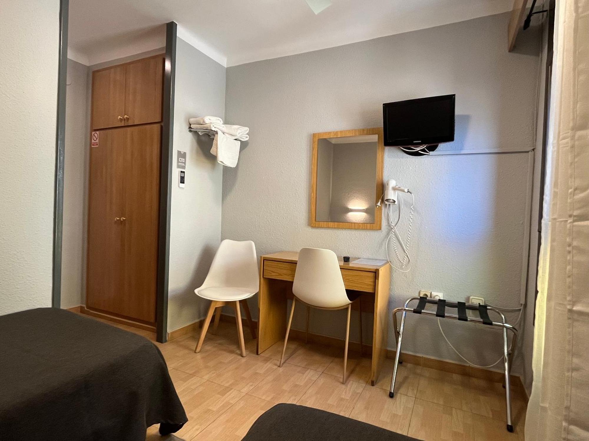 Hostal Tarres Anglés Room photo