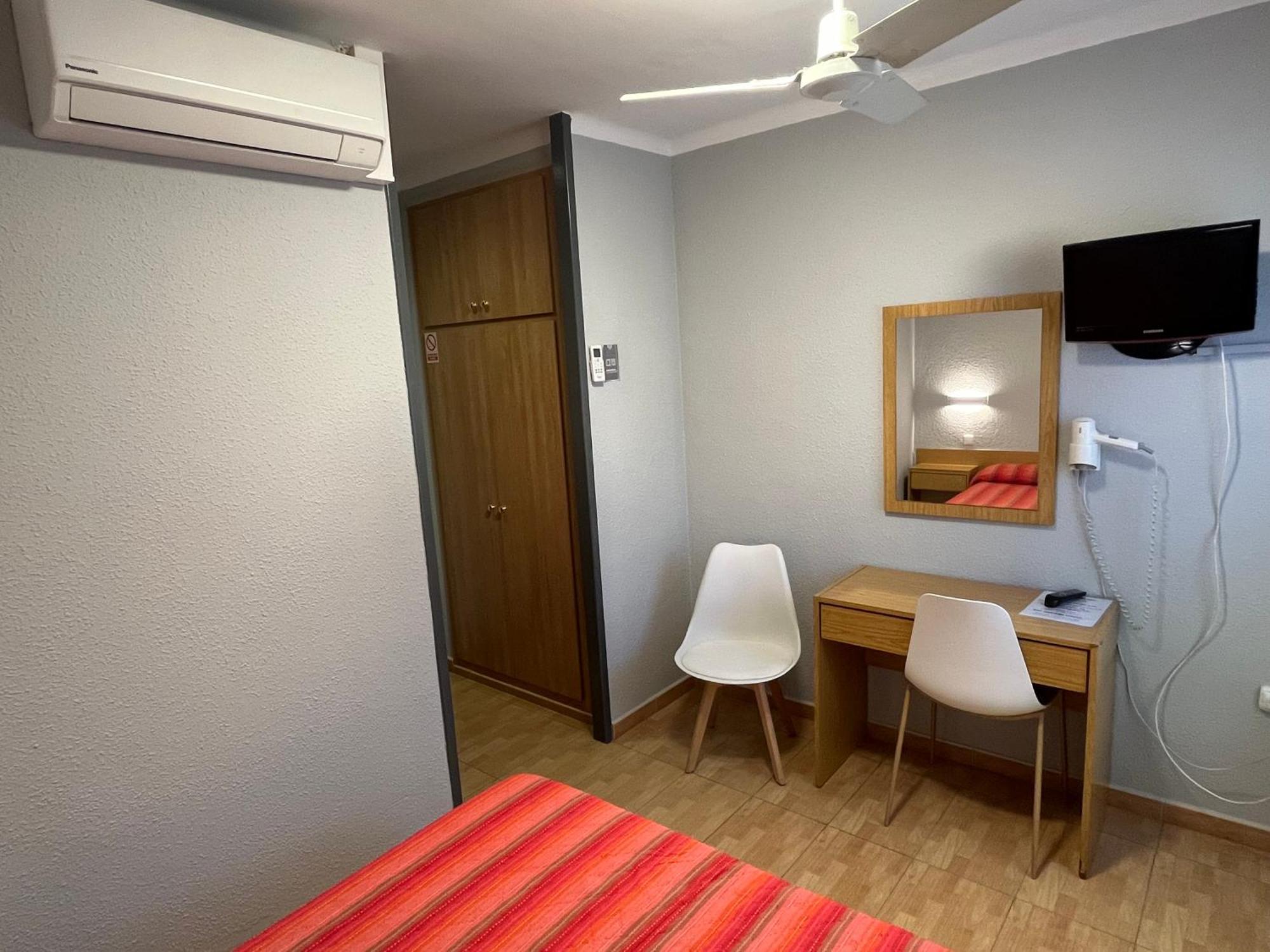 Hostal Tarres Anglés Room photo