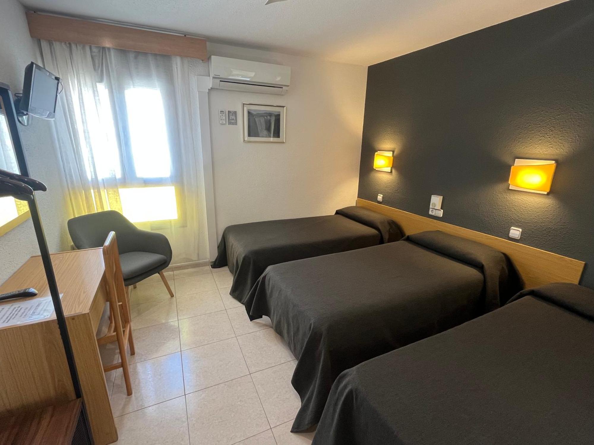 Hostal Tarres Anglés Room photo
